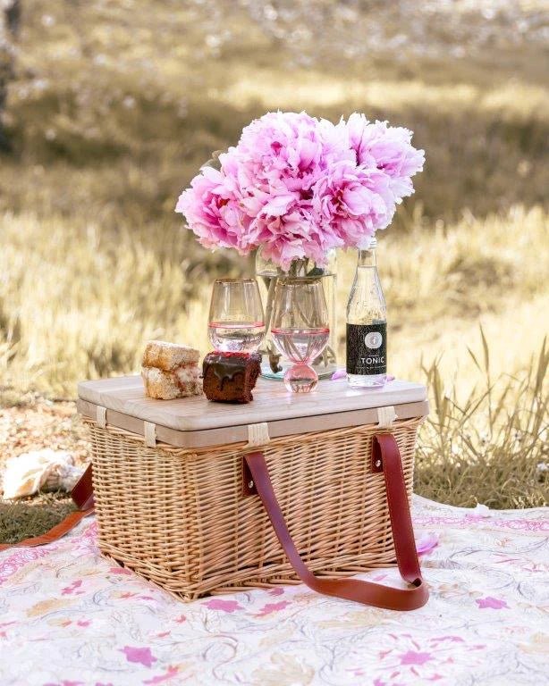 Noosa Picnic Basket THE SHEARER'S WIFE